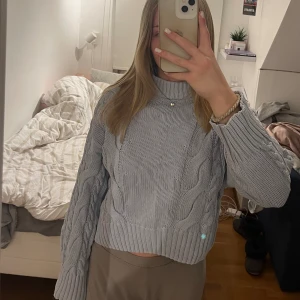 Stickad tröja - Fin ljusblå stickad tröja från gina