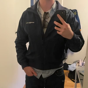 Henri Lloyd Jacka - Säljer min Henri Lloyd jacka på grund av att den har blivit lite för liten. Storlek: Small Pris: 399kr