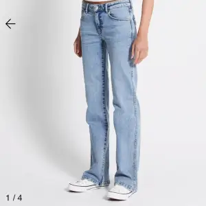 Säljer ett par helt nya och jätte fina jeans från lager 157😊
