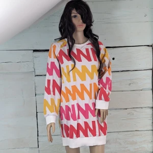 Trojer, färgglad, me&i, S - Vacker färgglad jumper från me&i, storlek S är inuti.  Tröjan är gosigt mjuk och mysig, det finns en liten fläck längst ner på framsidan - se bilder