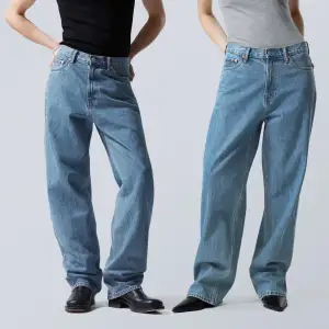 Hej! Säljer nu dessa weekday jeans då de inte används längre. De är i bra skick förutom några väldigt små slitningar längst ned av benen. Köpta för 600kr W27 L30 Skiv för bilder eller vid frågor!