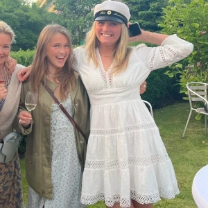 By Malina studentklänning - Säljer min suuuuperfina studentklänning från By Malina. Endast använd en gång (på studentdagen) och är i jättefint skick. Storlek M men passar både mindre och större! Nypris 2600kr 💕mitt pris kan diskuteras, hör av dig vid intresse!😊