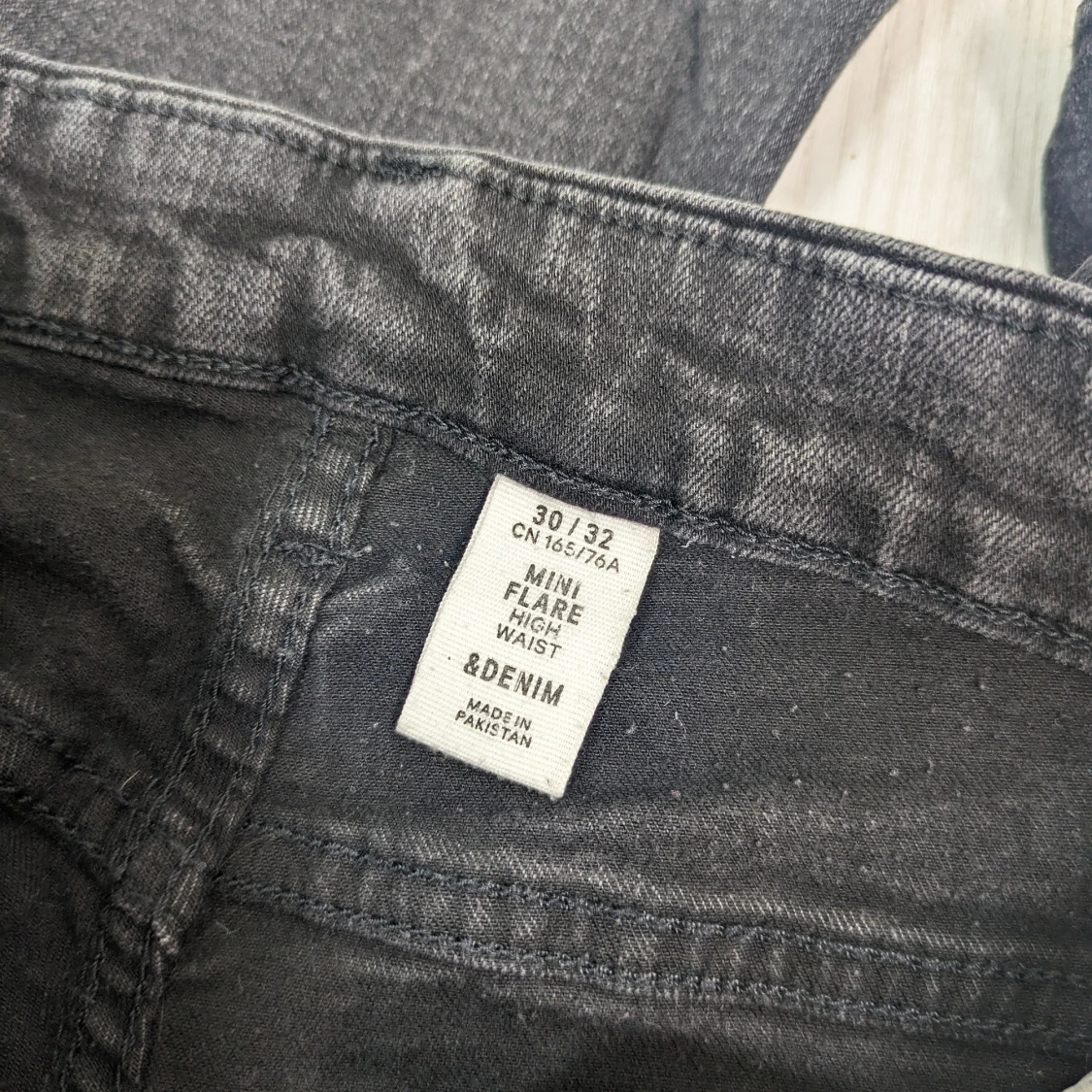 H&M byxor, 30/32, mini flare, high waist  - 93