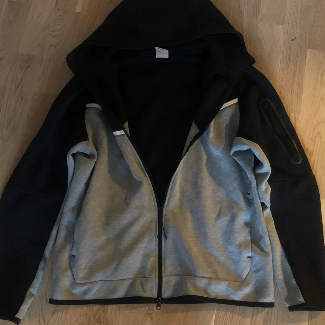 Nike tech tröja - 90