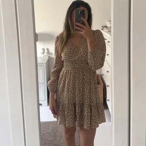 Söt klänning  - Super söt sommarklänning. Helt ny