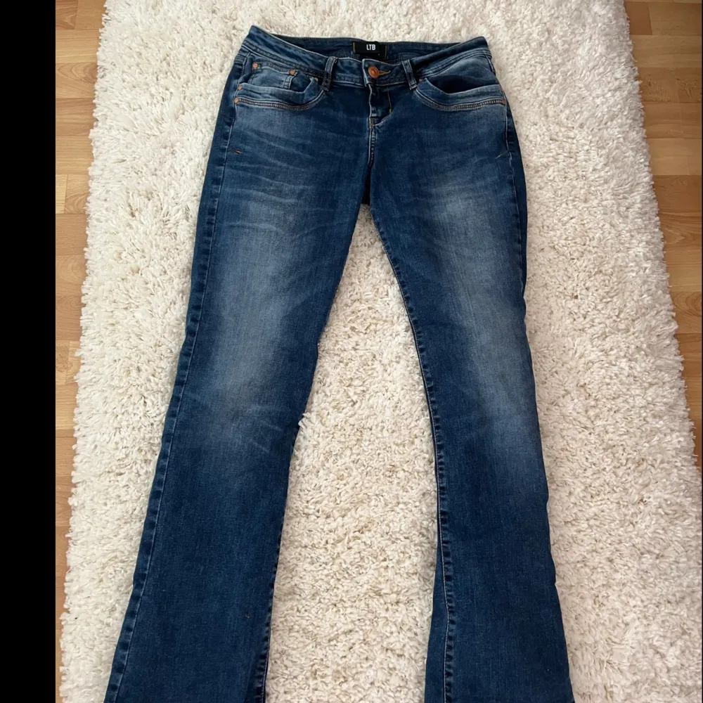 Jättefina jeans från ltb i modellen valerie, aldrig använda 💞 skriv för fler bilder. Jeans & Byxor.
