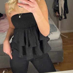 Volang topp  - Mycket använd men ändå bra skick!💗