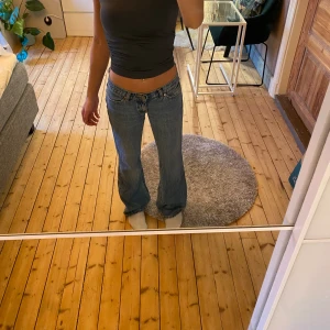 Low waist jeans  - Super snygga jeans från märket Abrand jeans💗💗 köpte dessa Low waist boot cut förra året för 1000 kr. Men de är aldrig använda då dom är för långa för mig (är 160 cm) Pris går att diskutera🤗🥰