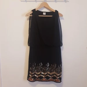 Klänning  - Fint skick 