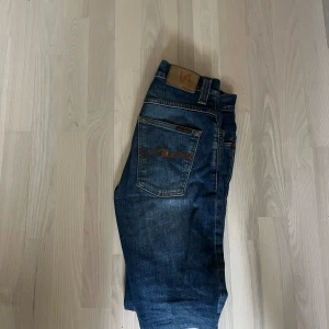 Nudie jeans - Säljer nu dessa tvär feta nudie jeansen i den super populära modellen ”grim trim” Dessa är svåra att få tag på! Steal! Nypris runt 1500. Kan byta mod ett par replays