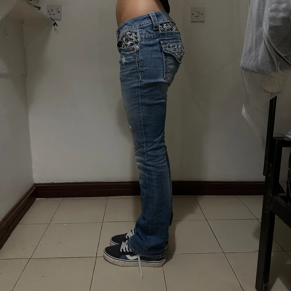 Säljer dessa miss me jeans, Modellen är 178💛. Jeans & Byxor.