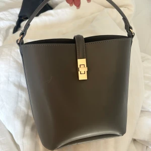 Väska  - Fint skick nästan aldrig använd 