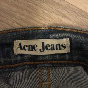 Så snygga lågmidjade  acne jeans! De är helt felfria, köpt på plick men passade tyvärr inte💕