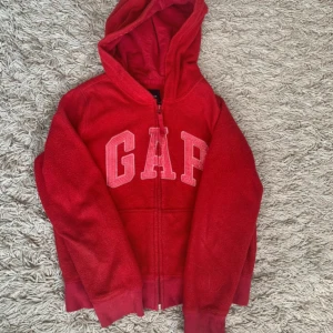 Gap tröja - Säljer min jättefina gap tröja, lappen är avklippta men skulle säga att den är i storlek xxs