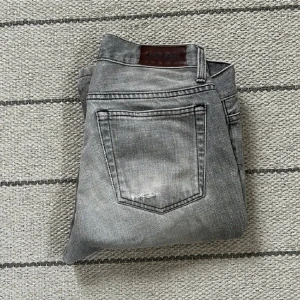 Acne jeans - Riktigt snygga Acne jeans i storlek w31 l34 men passar lite mindre skulle säga w30 l32-33