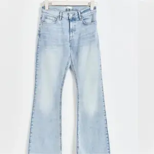 Säljer dessa low waist bootcut jeans från Gina i jätte fint skick 