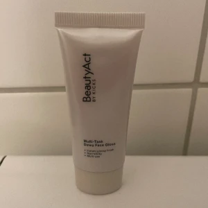 BeautyAct Multi-Task Dewy Face Gloss Pink - BeautyAct Multi-Task Dewy Face Gloss i färgen Pink. Aldrig använd.