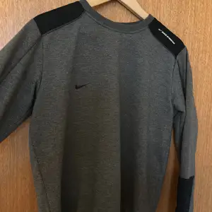 Snygg Nike tröja i storlek s först till kvarn 
