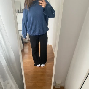 Stickad tröja  - Blå stickad tröja från lager 157 i storlek XL använd fåtal gånger utan några defekter!💗