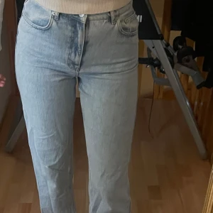 Midwaist jeans nakd - Storlek 36, sitter bra på mig som är 177cm lång Använda fåtal gånger 
