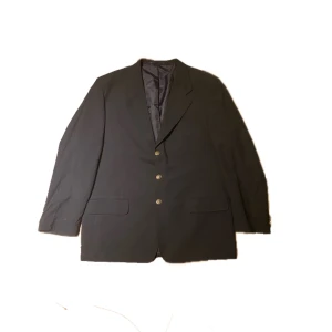 Vintage Bex Kavaj - Vintage Blazer i mycket fint skick utan brister. Detaljerade knappar och axelvaddar. Passar som en XL, perfekt oversize på en M/L! Skriv om du har frågor :) 