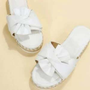 Sandeler  - Funkar perfekt till sommaren Vill sälja pga Fel storlek 