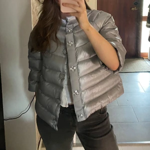 Silvrig trekvartsärmad jacka - Perfekt till våren! 