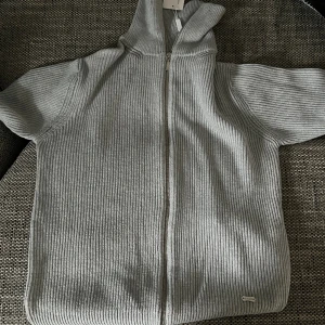Sams zip hoodie - Storlek m Har aldrig används  Tags finns med tröjan  (Fabriksny)