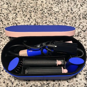 Ny Dyson - Helt ny oanvänd dyson med amerikanskt uttag! Nypris 6190kr