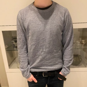 Jack and jones tröja  - Säljer nu min jack and jones tröja då den inte används. Använd fåtal gånger. Skick 8/10. Modellen på bilder är 175 och bär vanligtvis M. 