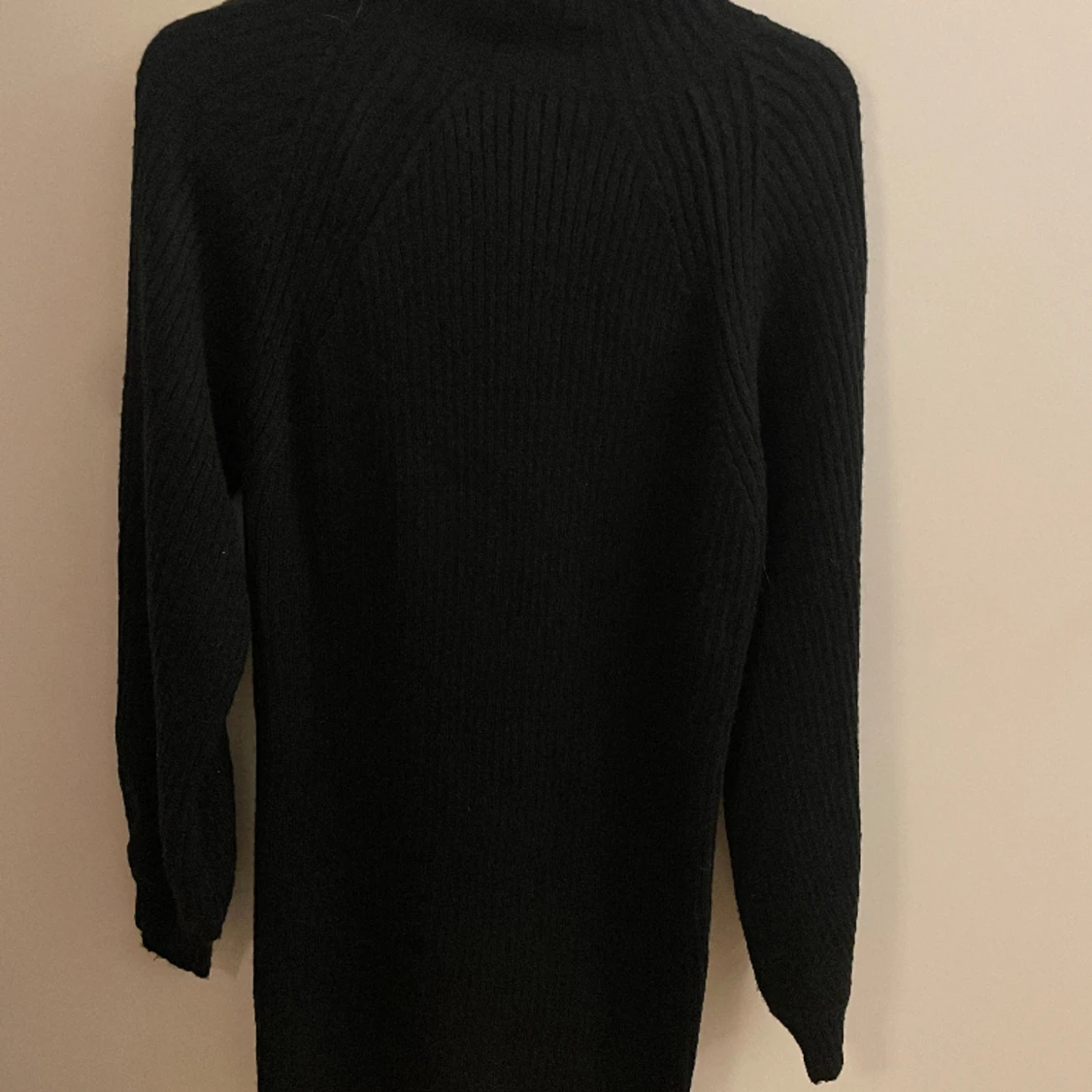 Svart stickad klänning 