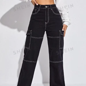 Svarta byxor! - Lånad bild!! Ett par svarta byxor med vit söm, storlek 38 från KappAhl! Pris kan diskuteras, frakt gratis, skriv innan du köper!