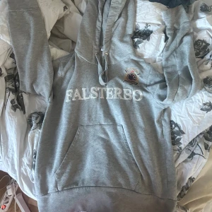 Falsterbo hoodie - Använder ej längre, är i stl L men är som en S 💞💞