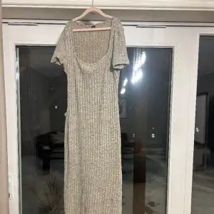 En mysig lång klänning med skönt material💖