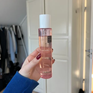 Parfym - Hair/body mist ritual of sakura. 50ml, 45 ml kvar typ. 