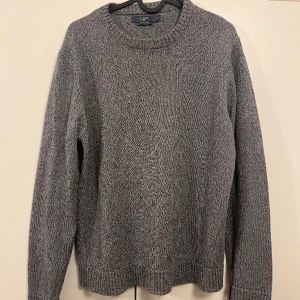 Grå tjocktröja  - Grå medium bomull tjocktröja som passar med alla plagg