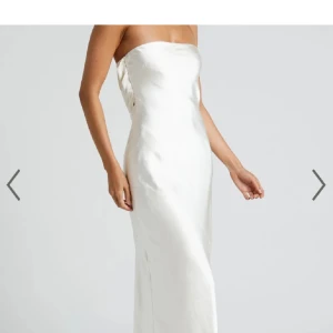 Balklänning  - Säljer nu min balklänning då jag har hittat en annan! Aldrig använd men testad 1 gång, lappen sitter kvar på klänningen. Storlek 36🩷 Nypris på hemsidan med tull och frakt ca 1850kr 🩷hör av dig för fler bilder!🫶🏼