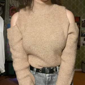 fin stickad tröja köpt på Gina Tricot, har tyvärr inte kommit till användning. skriv gärna för fler bilder:D<3