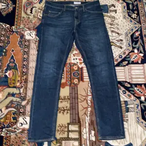 Skit snygga tiger of Sweden jeans i ny skick använda Max 2ggr, storlek 31/34 lite korta i längden dock 