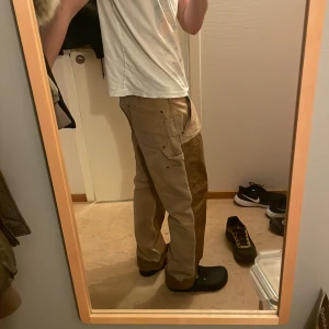 Carhartt byxor - 32x32 100kr rabatt vid privat försäljning eftersom Plick tar 200kr av pengarna