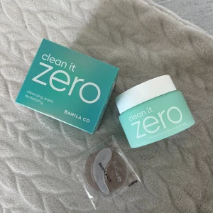 Zero clean it rengöring  - Helt ny och oöppnad sminkborttagning som smälter bort allt smink och lämnar huden len och återfuktad. Populär koreansk hudvård och utan parfym. Älskar denna!