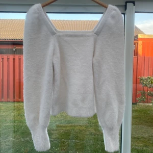 Stickad tröja  - Jättefin och skön stickad tröja som är i fint skick! Kontakta för fler bilder🥰