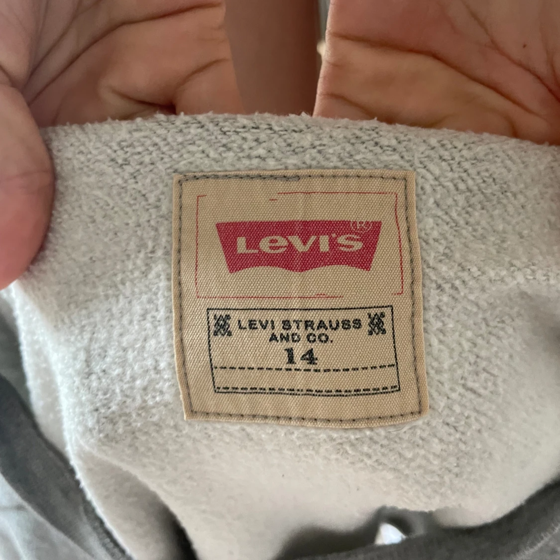 Levi’s sweatshirt  - 90
