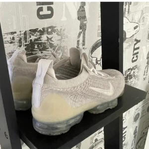 Nike air vapor max - Nike air vapor max Strl:38 Skick: 7/10 Skriv om ni har några funderingar💫