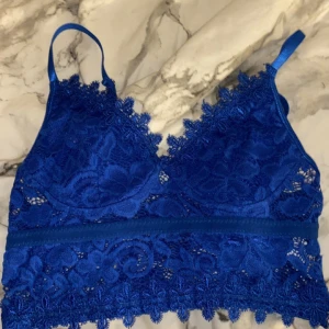 U-ringad topp blå - Hej säljer denna blåa topp från shein använd 1 gång 