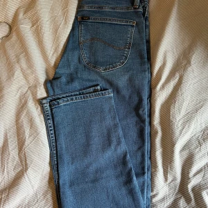 Helt nya Lee jeans ! Storlek 27/33 - Helt nya med prislapp 