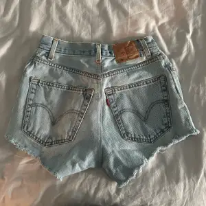 Levi’s 501 shorts. Storlek w24