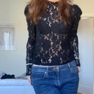 Spetstopp - Sååå snygg svart, spetstopp!! Finns ingen storlekslapp, men skulle gissa xs/s!! Köpt på sellpy & använd fåtal gånger 🌸 köp direkt för 200:- eller skriv privat och lägg eget bud!!