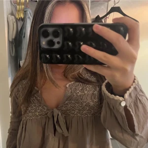 Odd Molly blus  - Använd några få gånger, har ett jätte litet hål längs med vid märket som inte syns! Köpt för 599kr💕