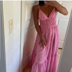 Rosa lång klänning från hm - Så fin rosa lång klänning från hm 